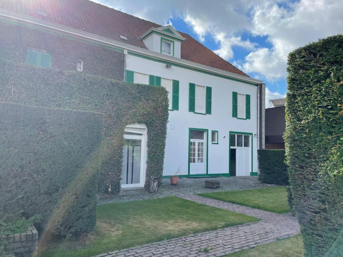 The White House Bed & Breakfast Wielsbeke